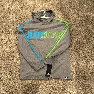 Brand new, tag on, never worn boys size 14/16 ADIDAS long sleeve T with hood.